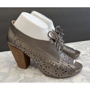 Lucky Brand Size 9B Peony Pewter Stacked Heel Peep‎ Toe Bootie Metallic Lace Up